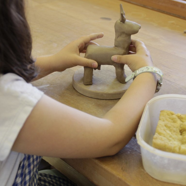 Arbeiten mit Ton mit Kindern im Grundschulalter